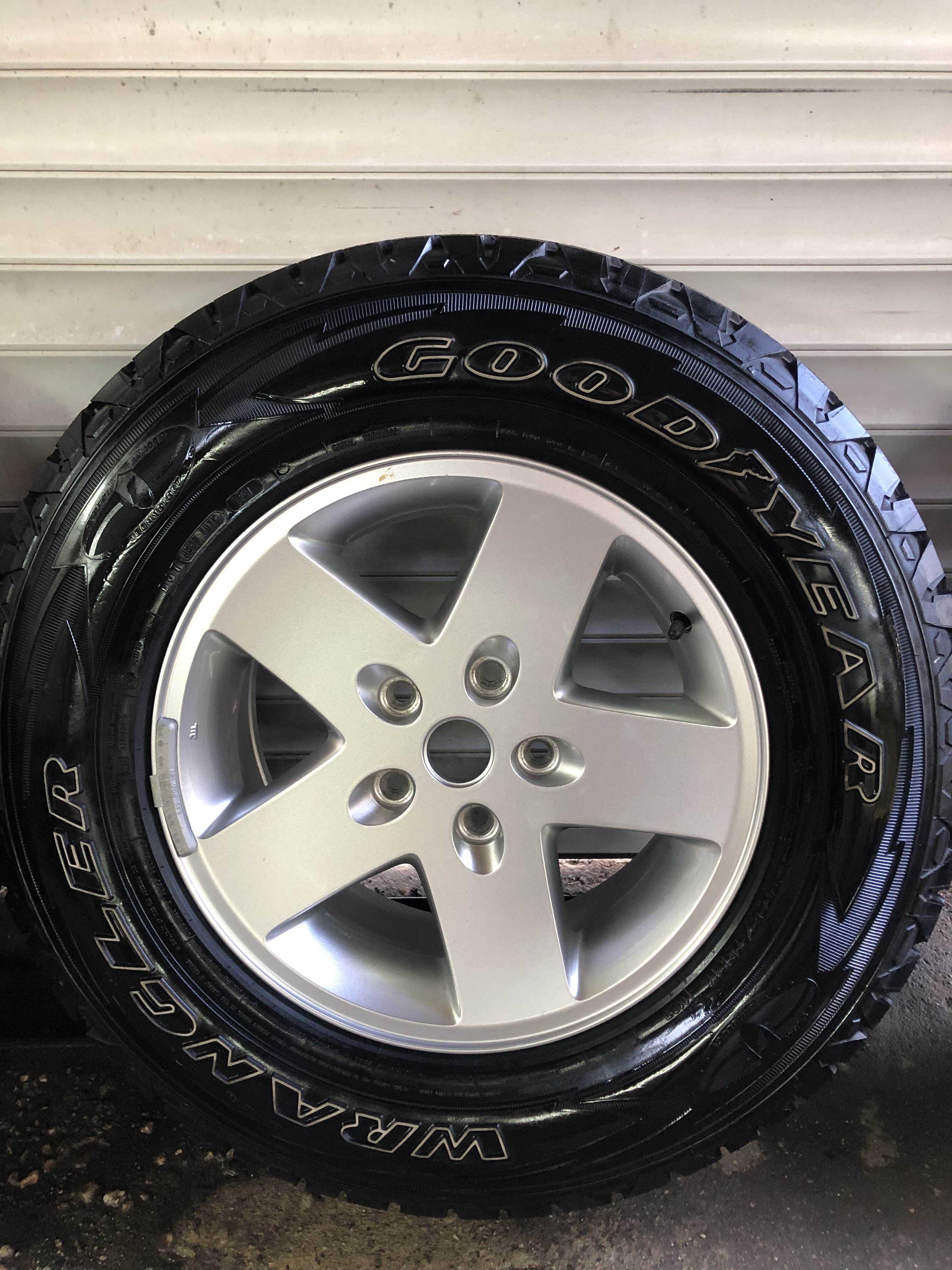 5 броя Джанти с гуми за Jeep Wrangler 245/75 R17