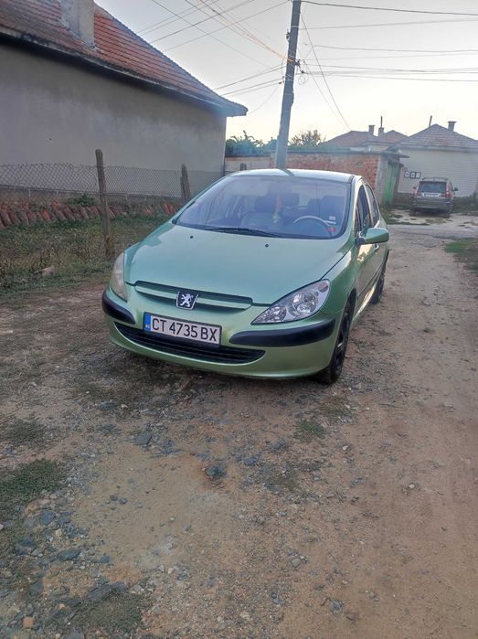 Продавам Пежо 307