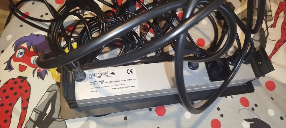 Priză de panou multiplă Magnat