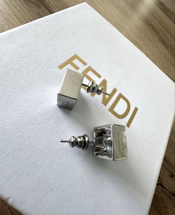 Дамски обеци сребристи с камък