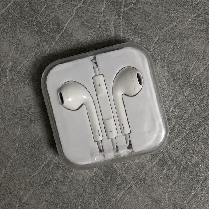 Проводные наушникм EarPods