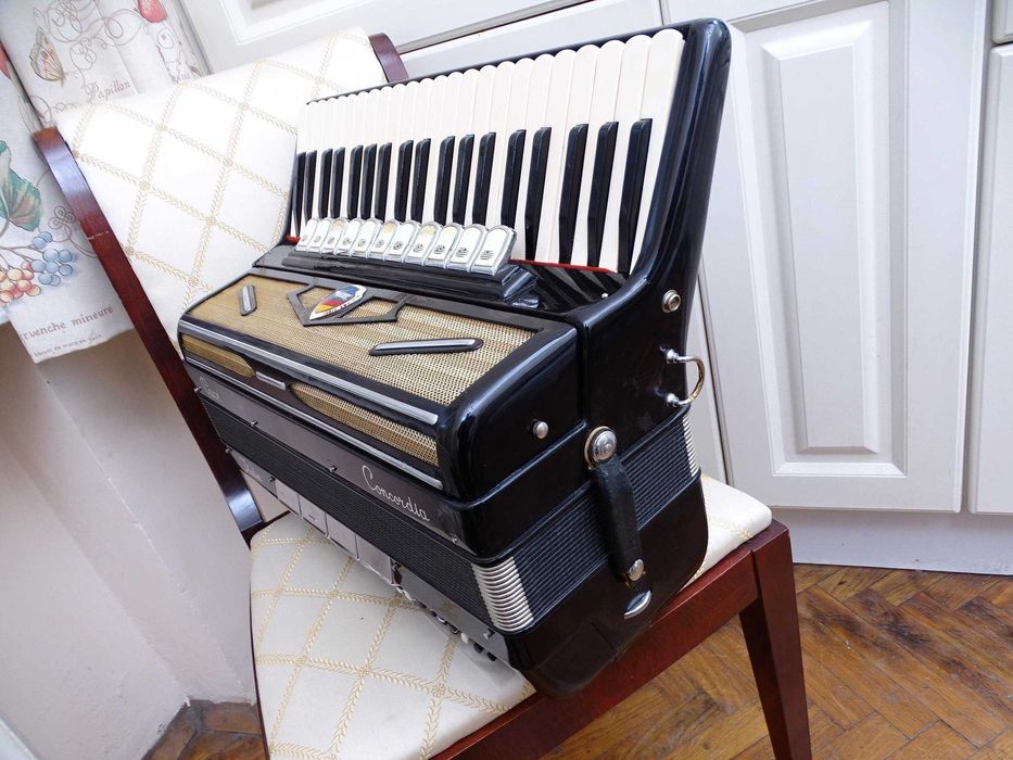 Италиански акордеон CONCORDIA Italia - 120 баса