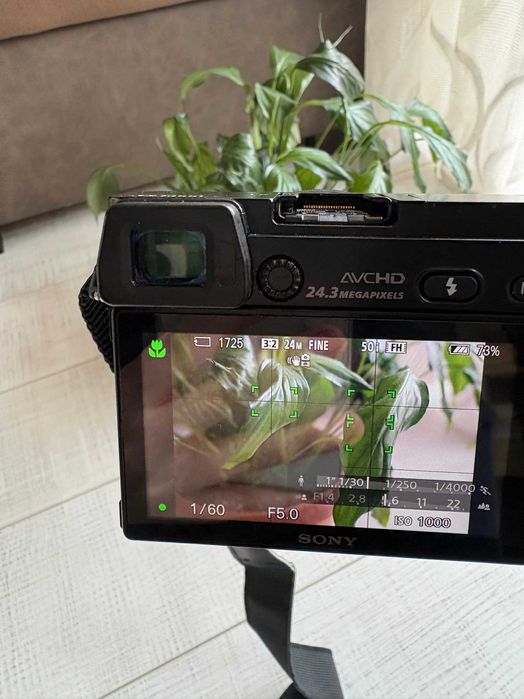 Sony A6000 Mirrorless 24MP + обектив 16-50 mm + аксесоари