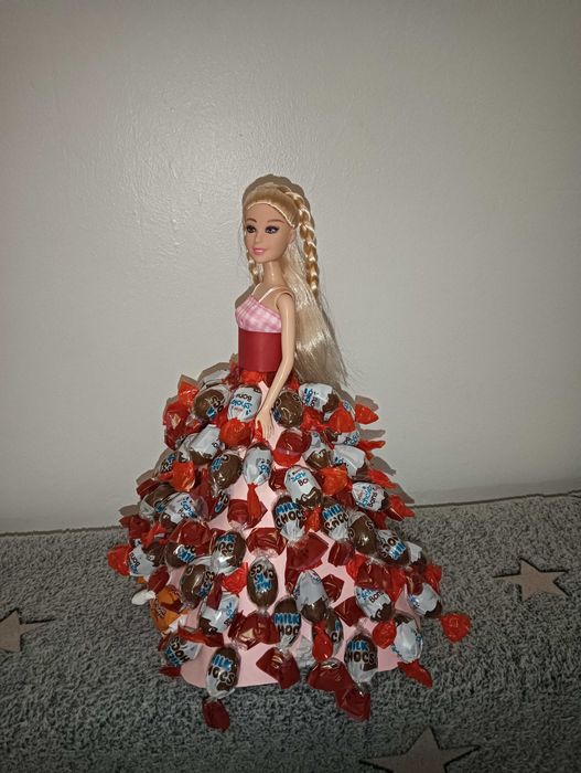 facem pe comandă păpuși din bomboane