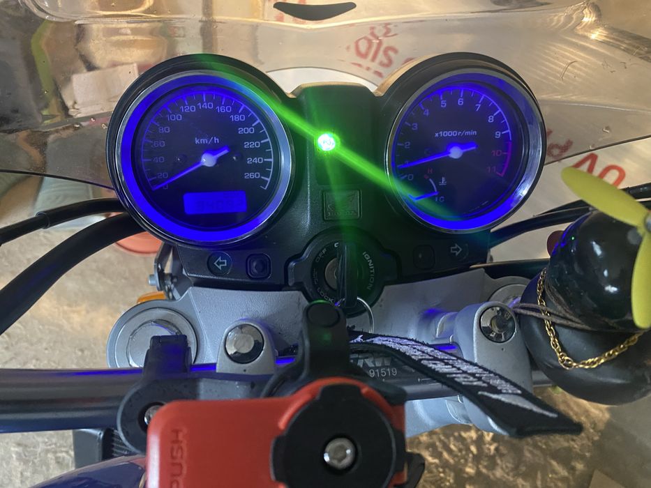 Hornet 900 – Naked clasic cu suflet sportiv și dotări touring