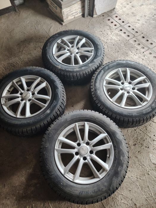 Продам зимние шипованные колёса. На титановых дисках.