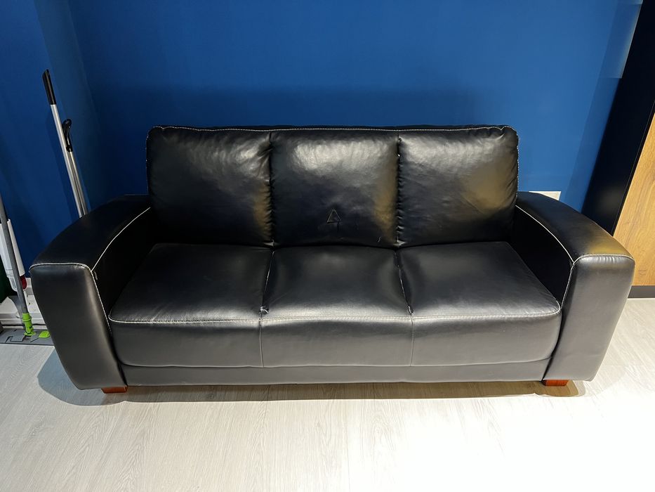 Диван для офиса на ножках