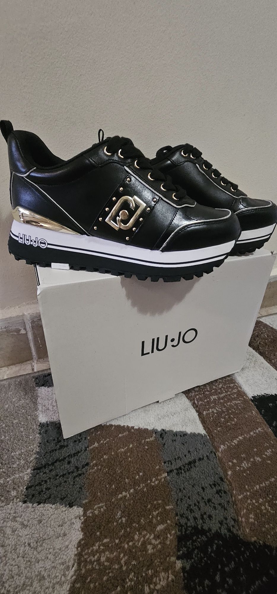 Орегинални маратонки на LIU JO