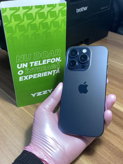 iPhone 15 Pro / 256 GB / Sănătate baterie 90% / Foarte bun