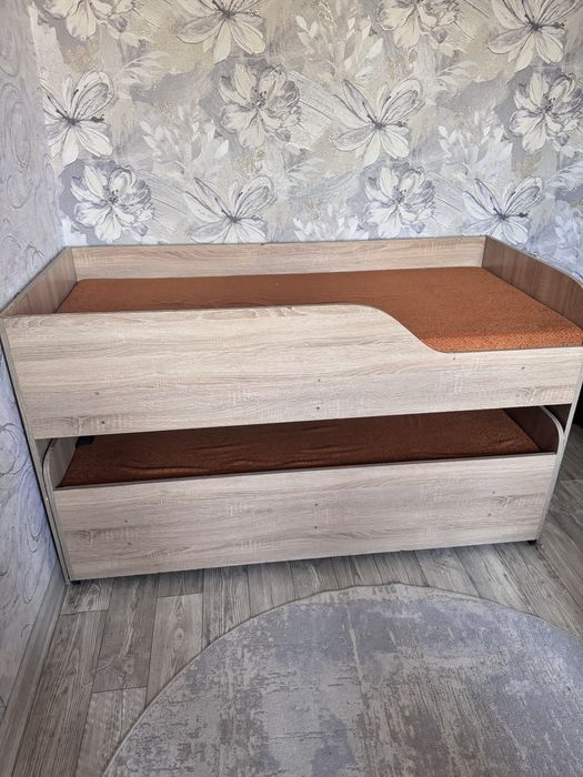 Кровать двухъярусная двухярусная )
