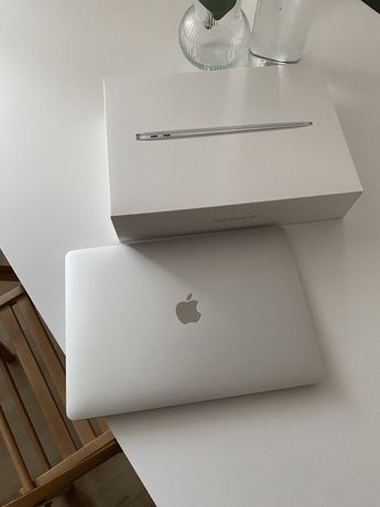 Продам Apple MacBook Air 13 M1 серебристый