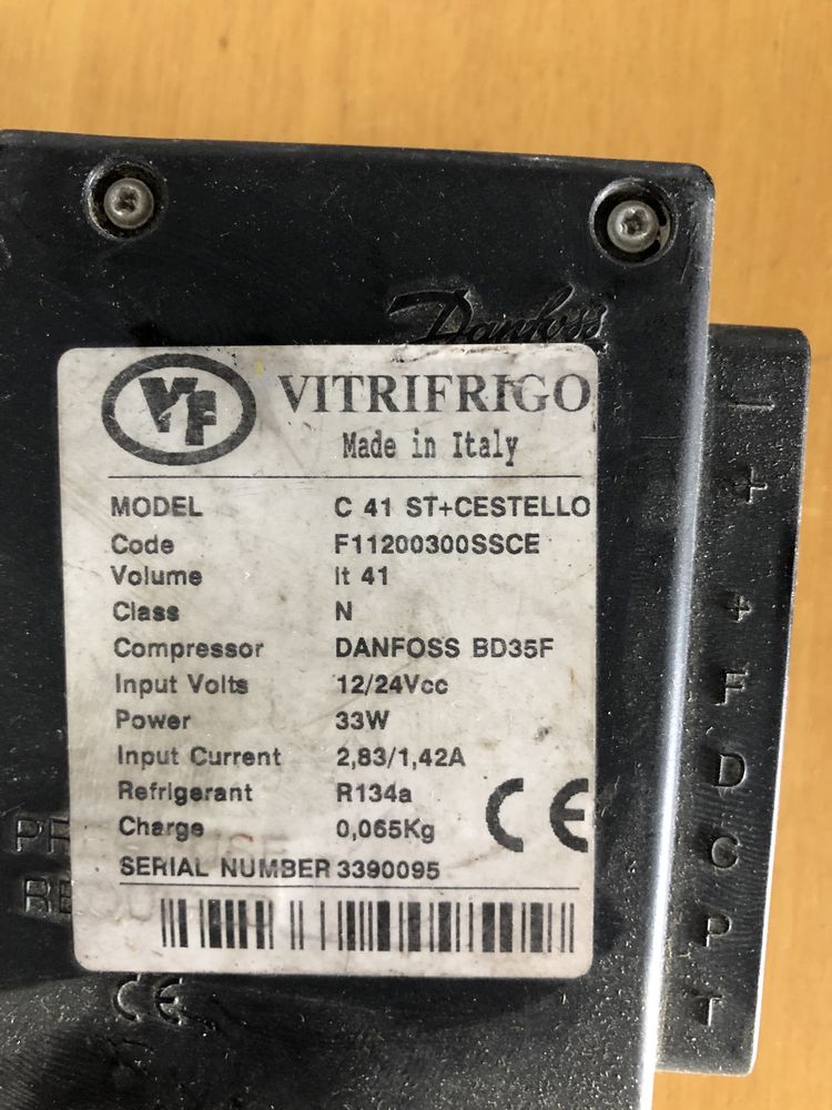 Frigider auto cu termostat ,,Vitrifigo,,capacitate 41 litri