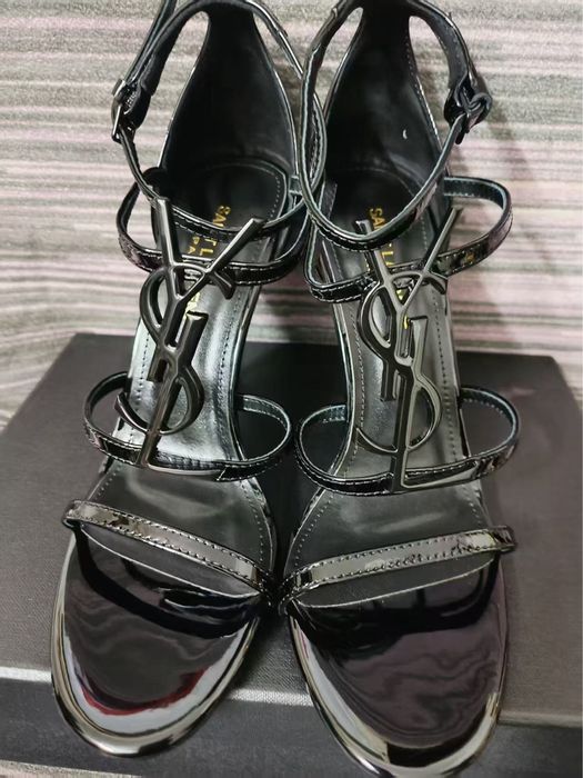 Обувки на ток всякакъв бранд