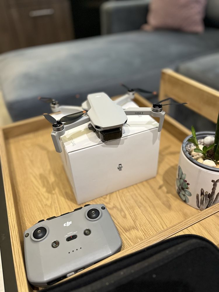 DJI Mini 2 дрон с куфар и аксесоари