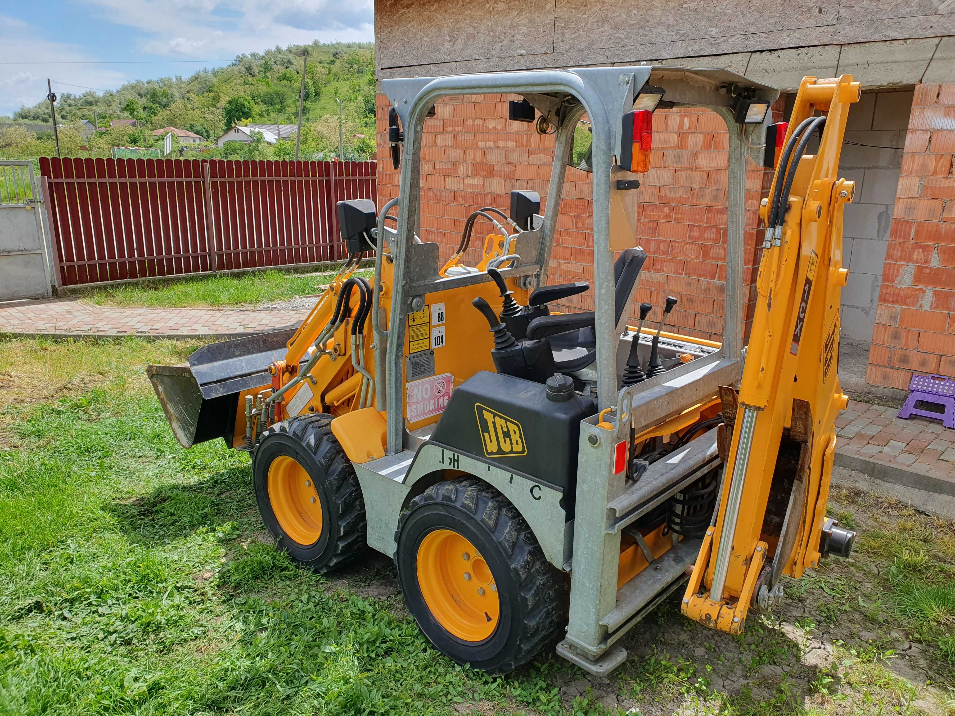 Mini buldoexcavator, încărcător frontal, high flow, JCB 1CX