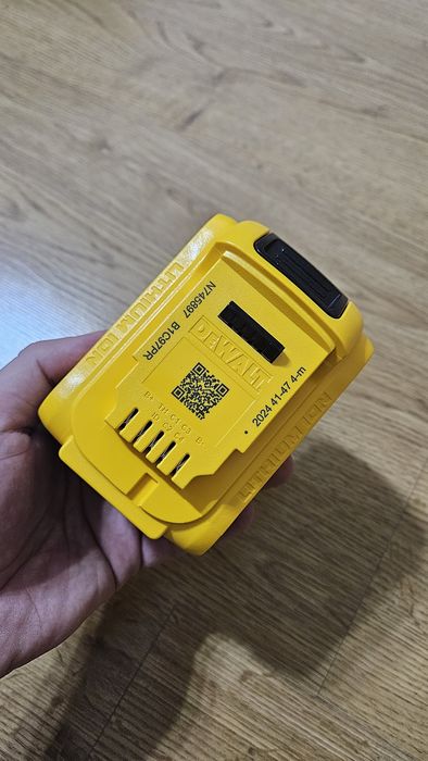 Incarcator Profesional Dewalt - DCB1104