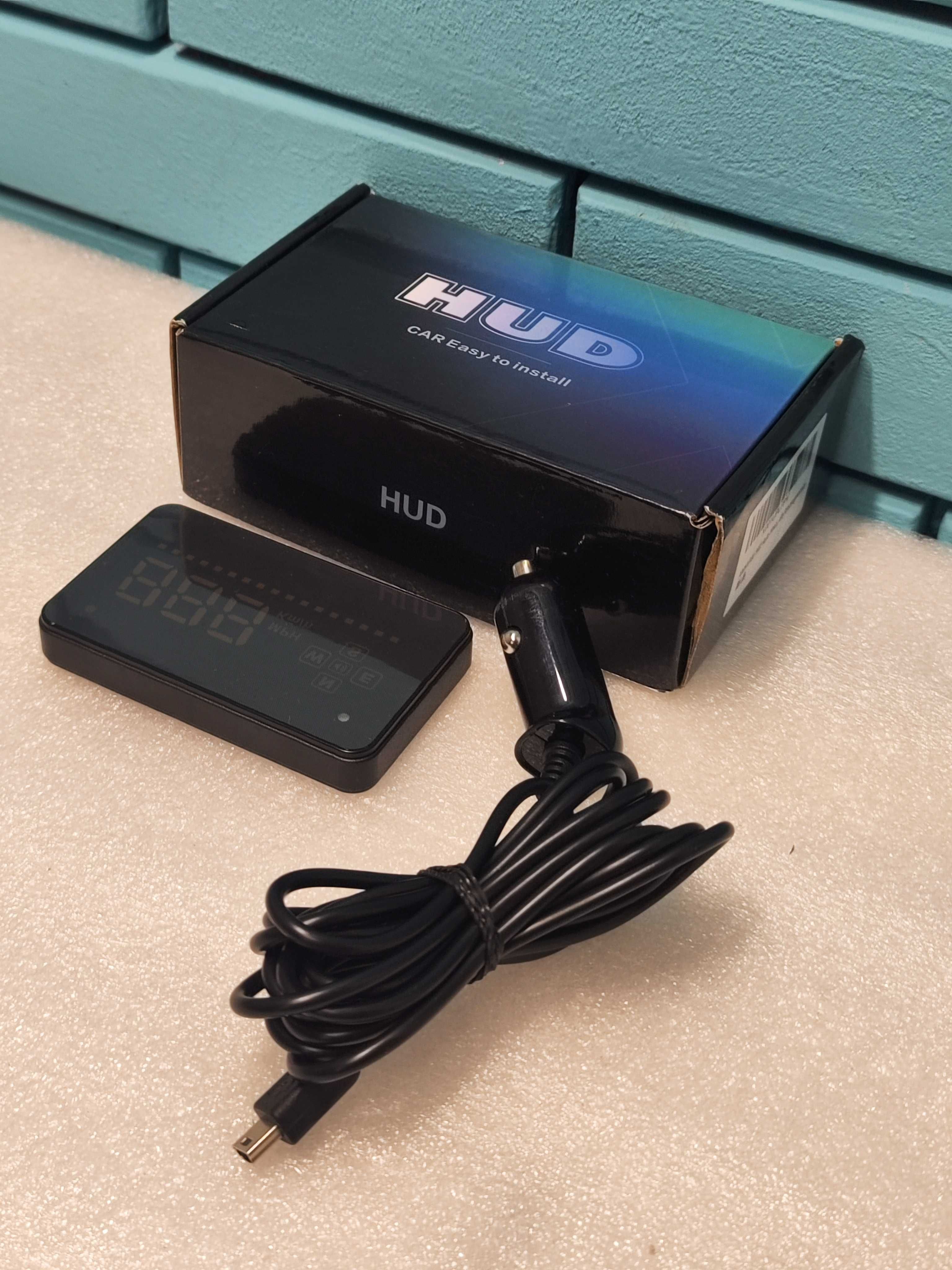 Многоцветен LED HUD дисплей за автомобил 90x12x54 мм