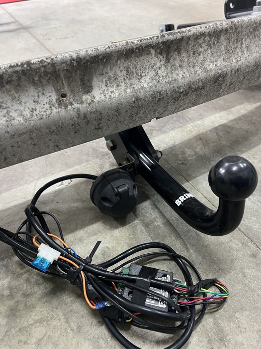 Теглич за Мерцедес МЛ / Mercedes ML W164 - чисто нов