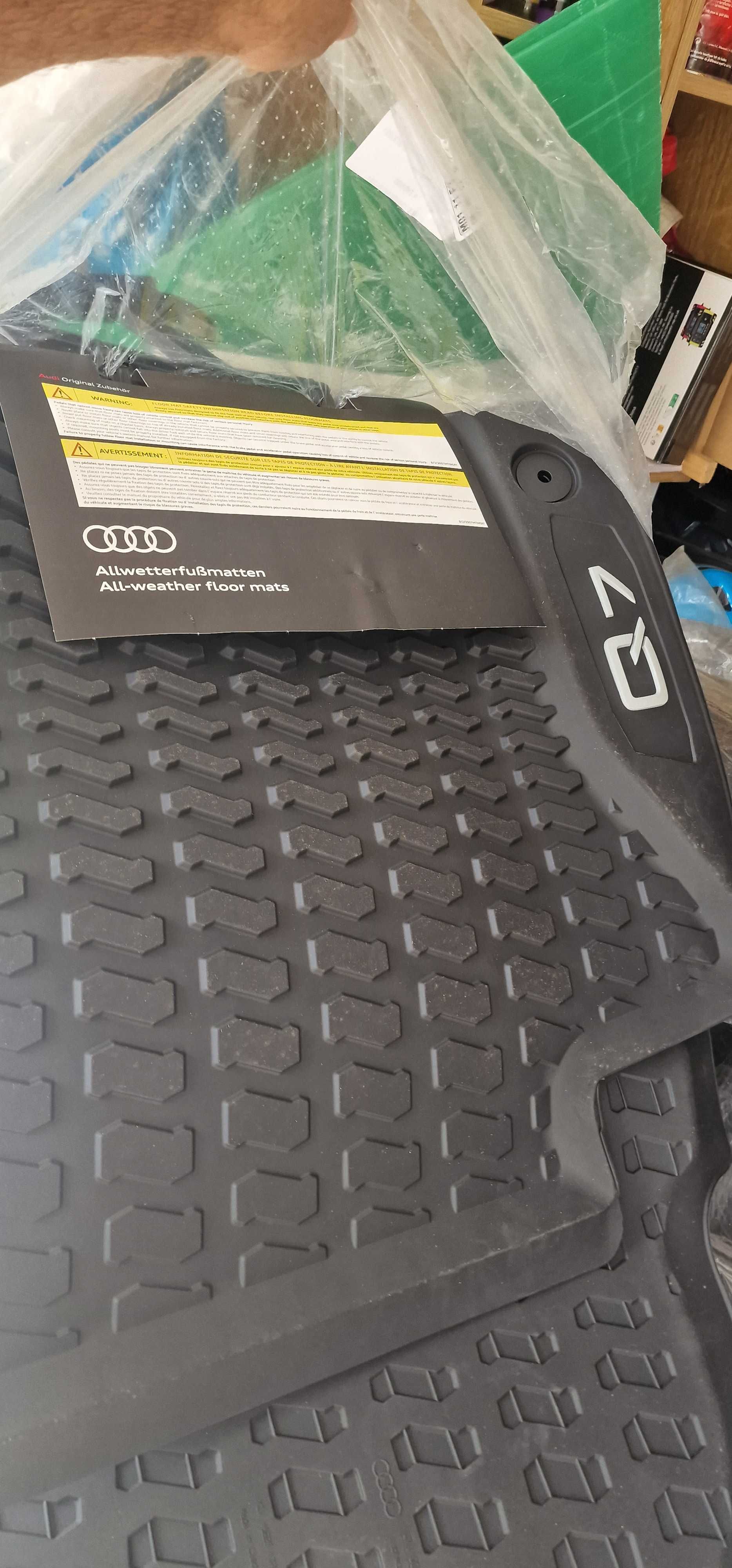 AUDI Q7 -гумени стелки 7 места (орг)