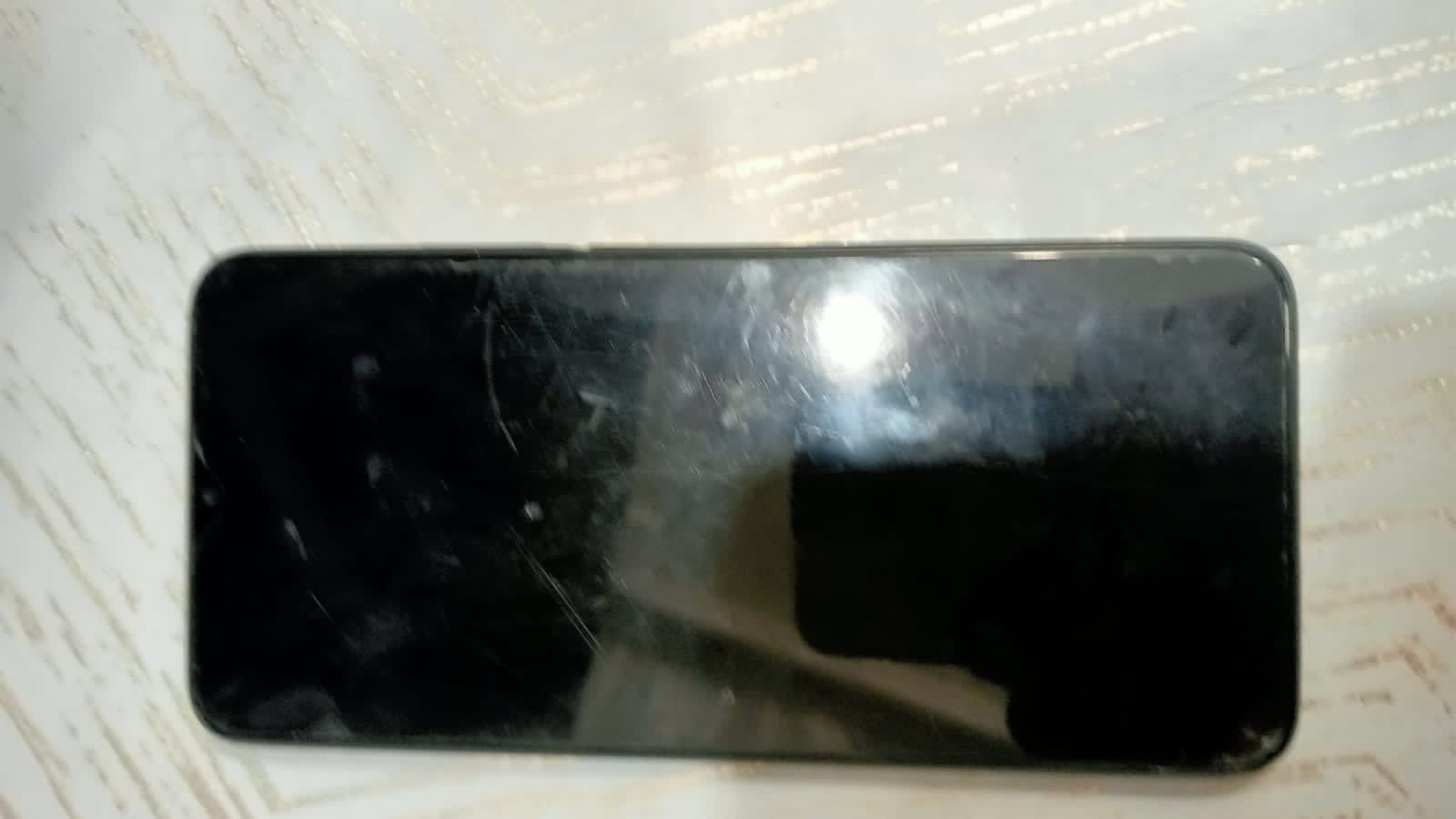 Oppo A 17 продаю срочна денеге нужен продаю с чехолам