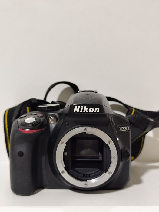 Nikon D3300 și Nikon D5000 cu obiective, accesorii și geantă