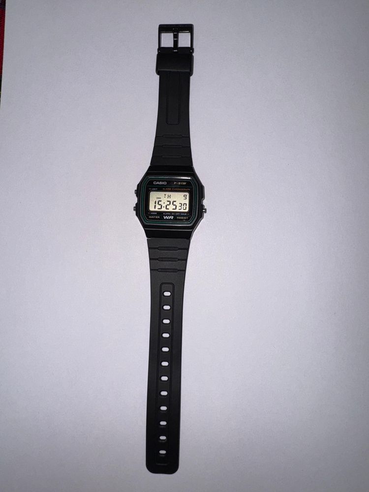 Электронные наручные часы Casio в идеальном состоянии