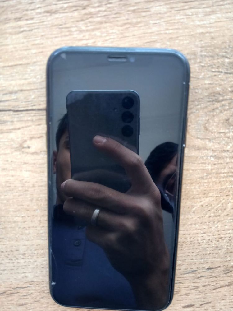 Iphone XR в цвете мокрый асфалть