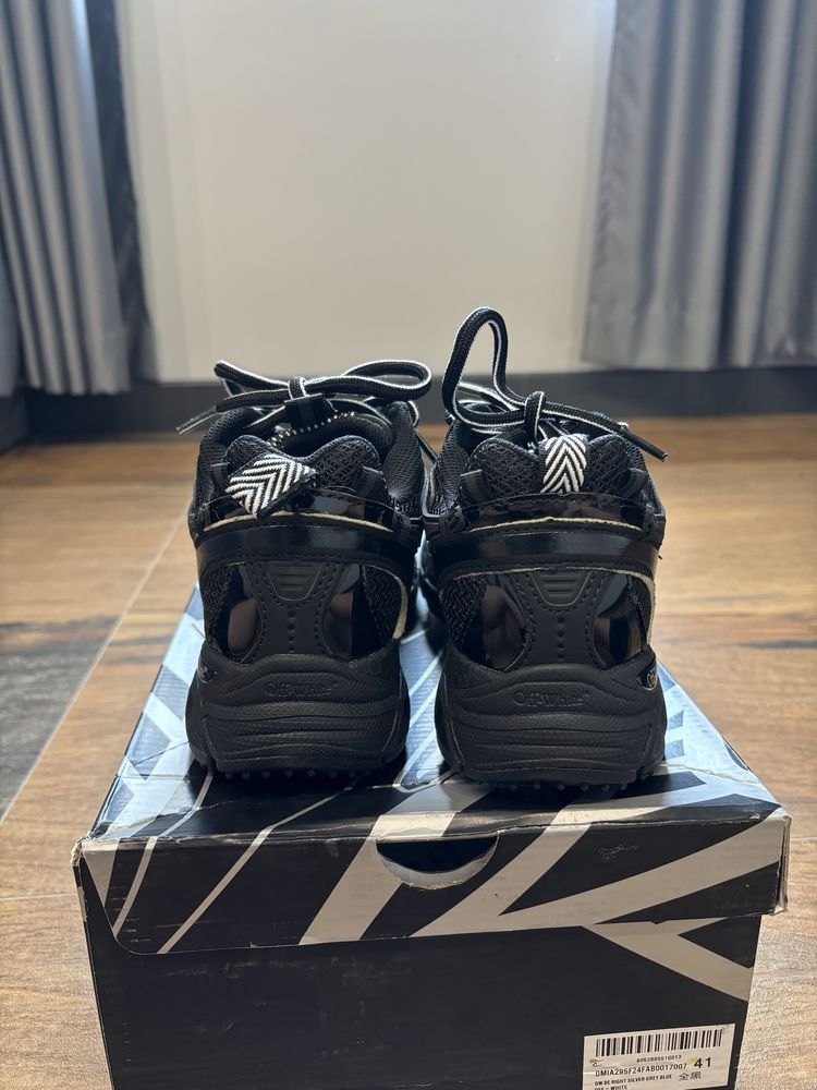 OFF WHITE ,,be right back”
