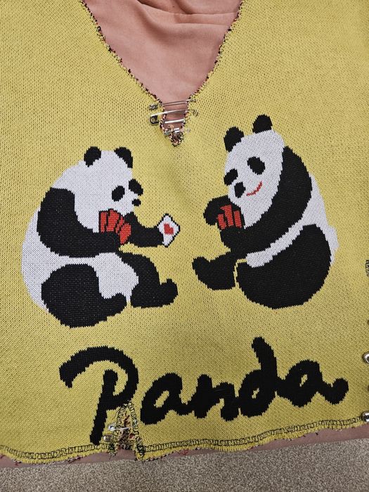 Жълт плетен елек