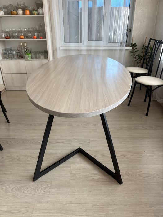 Стол кухонный овальный