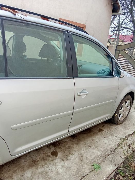 Vând Volkswagen Touran!!