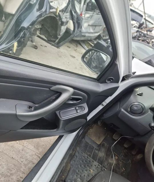 plansa de bord timonerie bara spate armatura haion portbagaj stop tripla stanga dreapta  bare longitudinale  alternator compresor ac electromotor Dacia Duster 1 facelift 2017, motor 1.6 benzina 115cp H4M 730