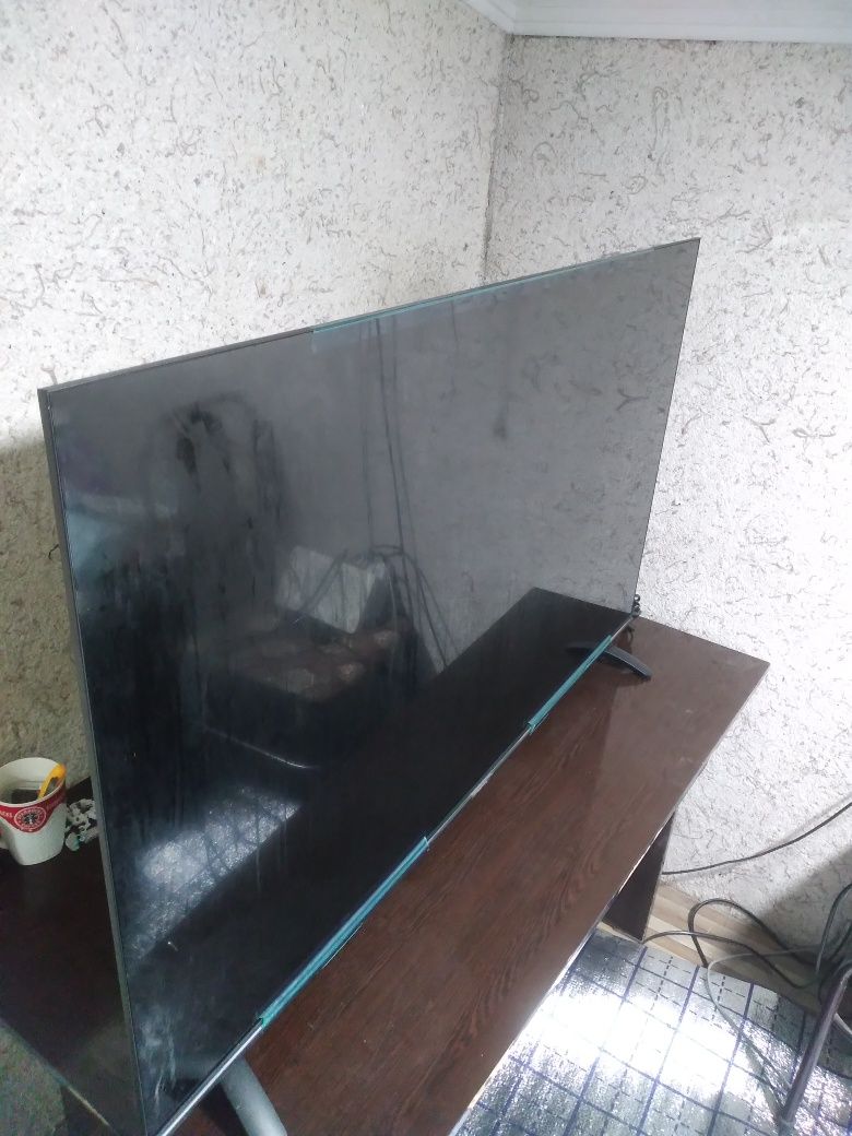 MoonX 50" Smart TV