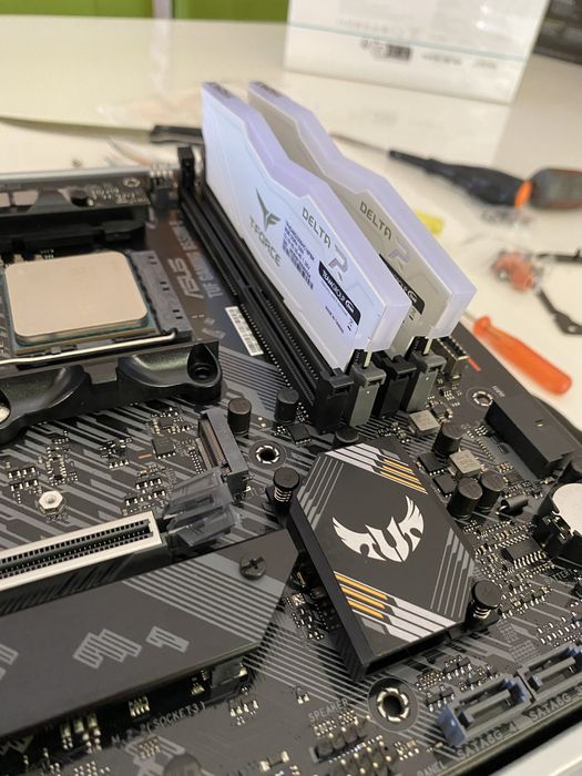 ГАРАНЦИОННИ Ryzen 5 5600x, Asus B550M-E, 16 GB DELTA FORCE