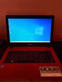 Малък лаптоп ACER червен цвят и лаптоп Samsung