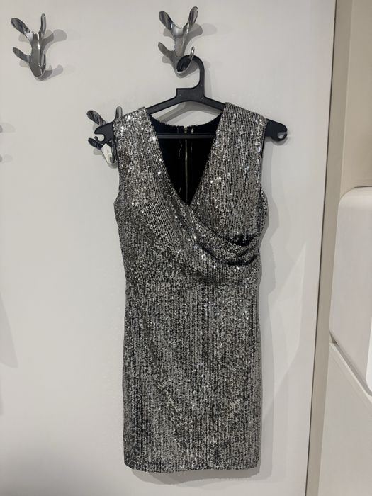 Рокля с пайети