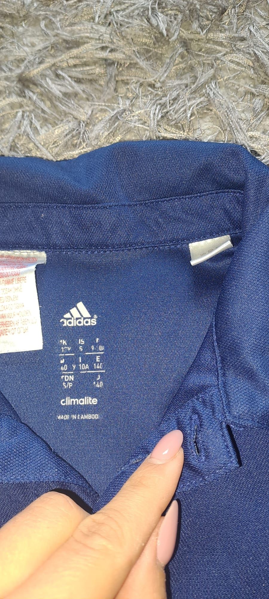 Tricou adidas potrivit pentru 10 ani