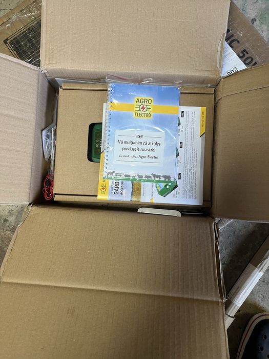 Gard electric cu panou fotovoltaic si acesori