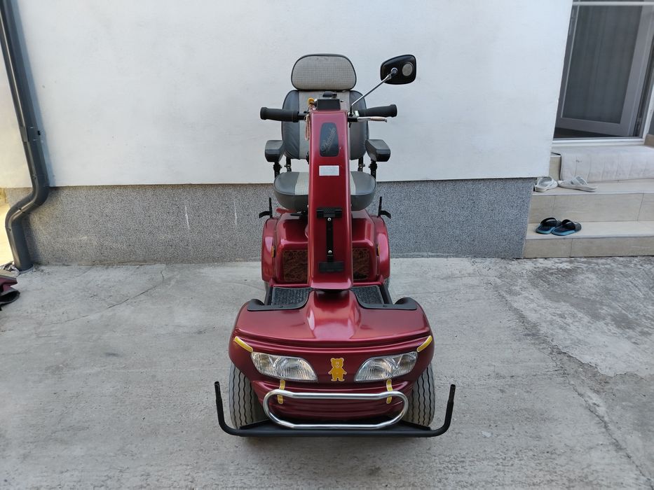 Cărucior scuter electric persoane cu dizabilități
