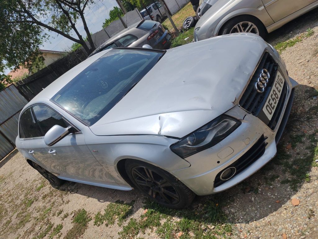 Audi A4 b 8 sline ușor avariat