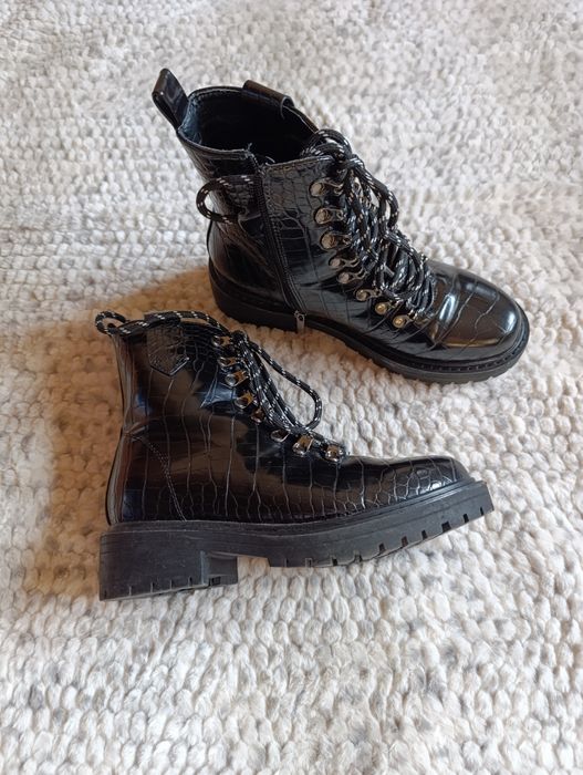 Ghete piele lăcuită 37 Pretty Little thing