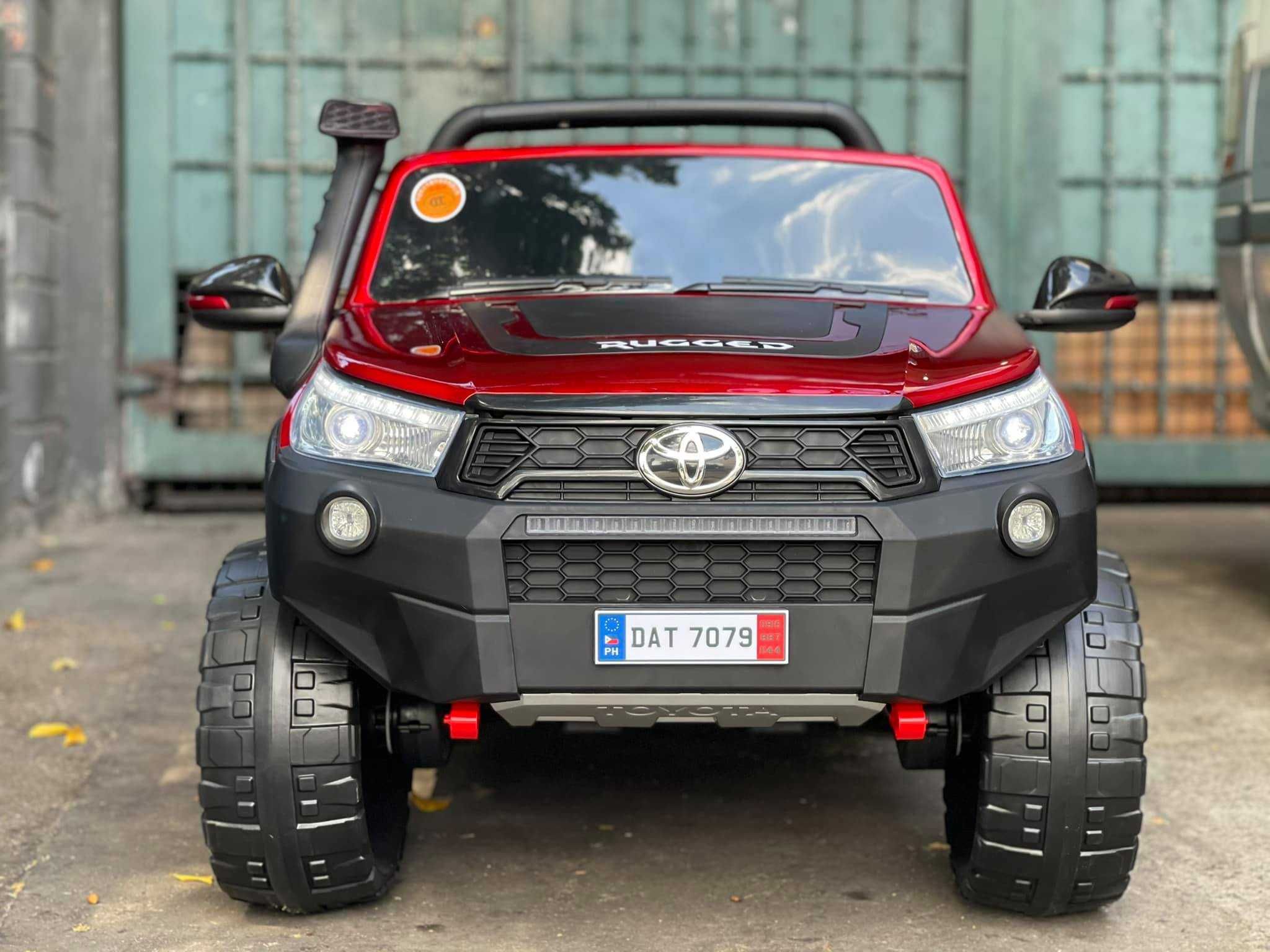 Masinuta electrica pentru 2 copii Toyota Hilux 4WD RuggedX 2021 #RED