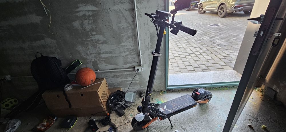 Vând trotineta electrica