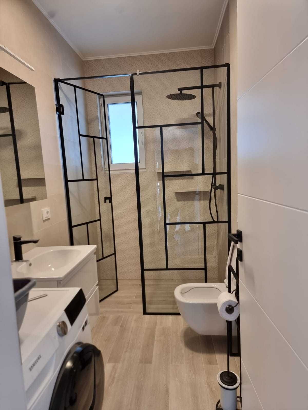 Vand casa noua ( str. Piersicilor ) mobilata cu toate utilitatile