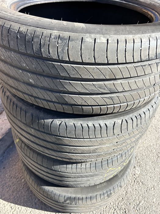 235 50 19 Michelin primacy 4 vara dot 2022