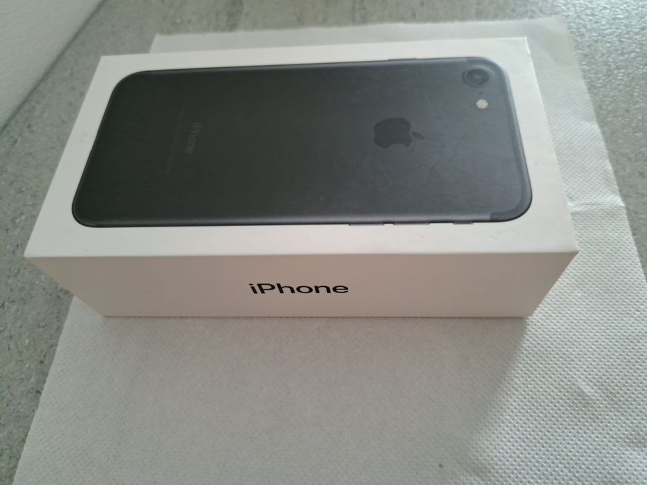 Vând iPhone 7 cu cutia originala!