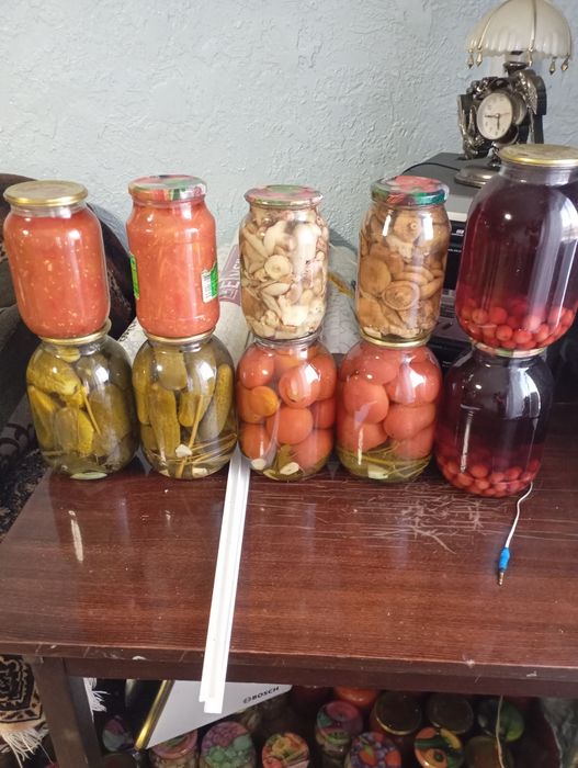 Соленья,грибы,огурцы,компот