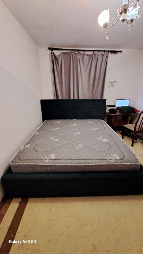 Кровать с матрасом