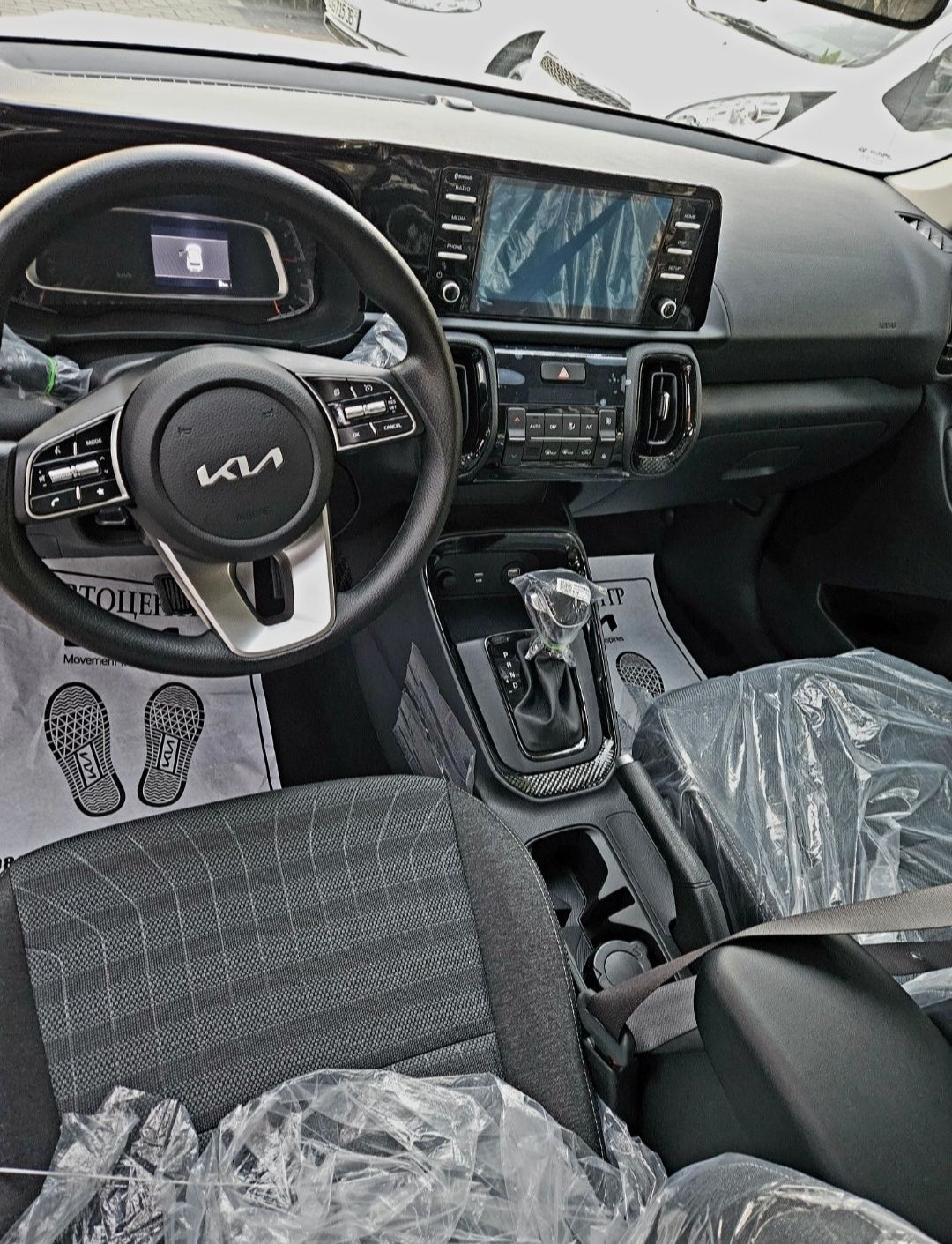 Kia Sonet 2 позиция новый  Обен или продажа