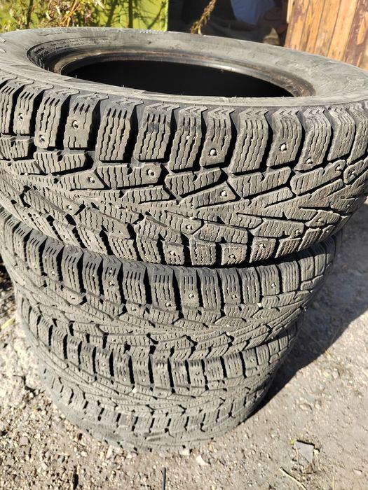 Продам комплект зимней резины